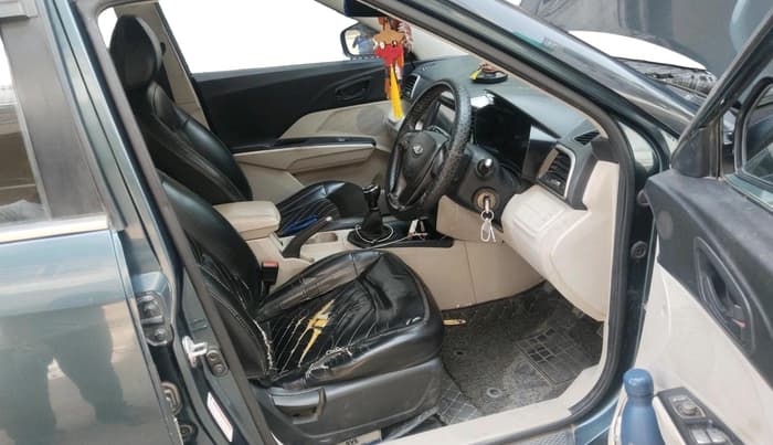 2019 Mahindra XUV300 W6 1.5 DIESEL, Diesel, Manual, 1,34,073 km, interior