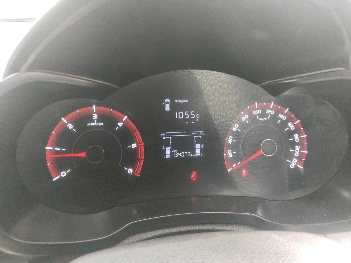 2019 Mahindra XUV300 W6 1.5 DIESEL, Diesel, Manual, 1,34,073 km, interior