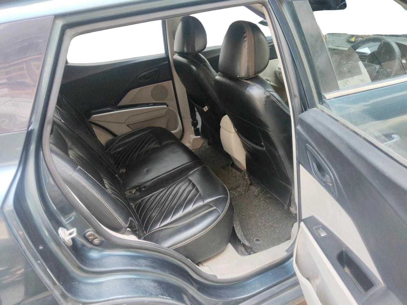 2019 Mahindra XUV300 W6 1.5 DIESEL, Diesel, Manual, 1,34,073 km, interior