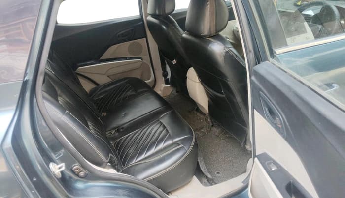 2019 Mahindra XUV300 W6 1.5 DIESEL, Diesel, Manual, 1,34,073 km, interior