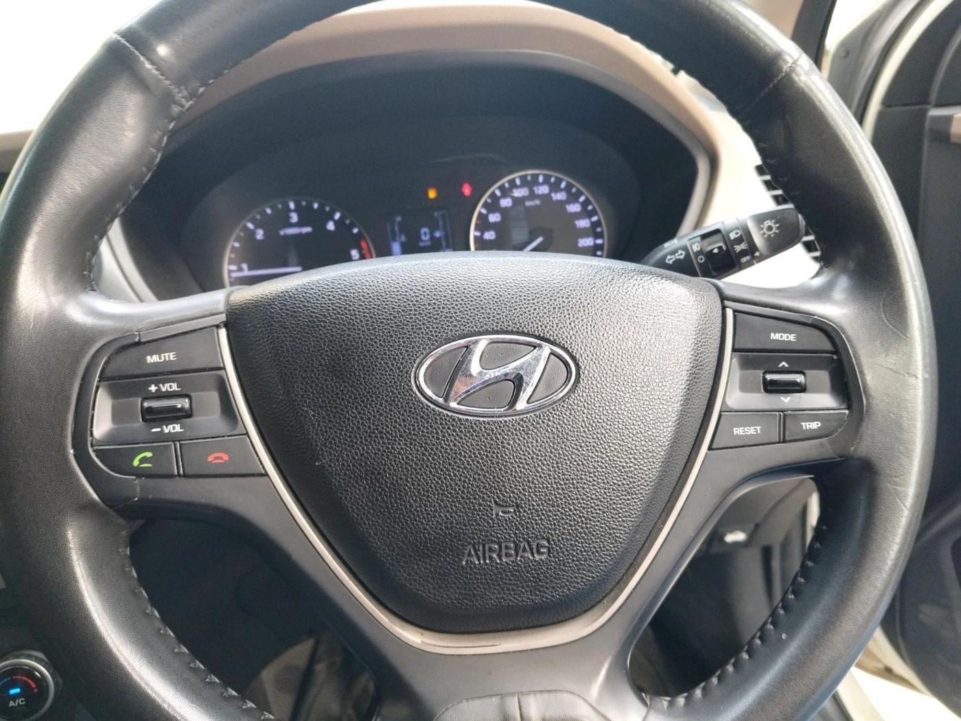 2016 Hyundai Elite i20 SPORTZ 1.4 CRDI, Diesel, Manual, 92,065 km, interior