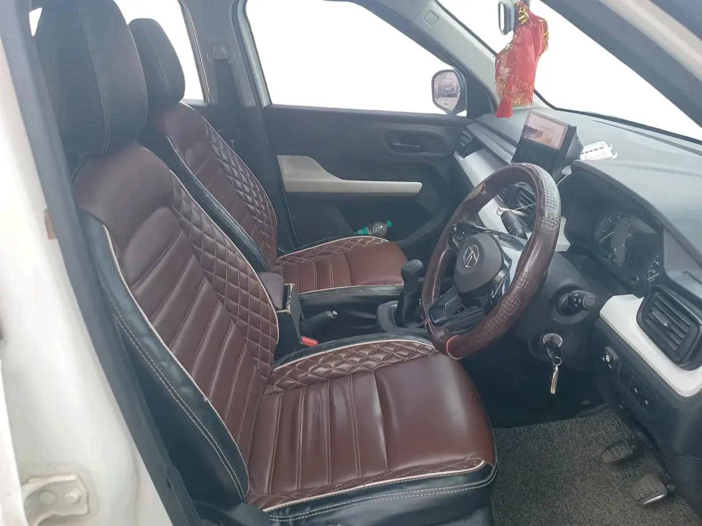 2023 Tata PUNCH PURE MT, CNG, Manual, 34,795 km, interior