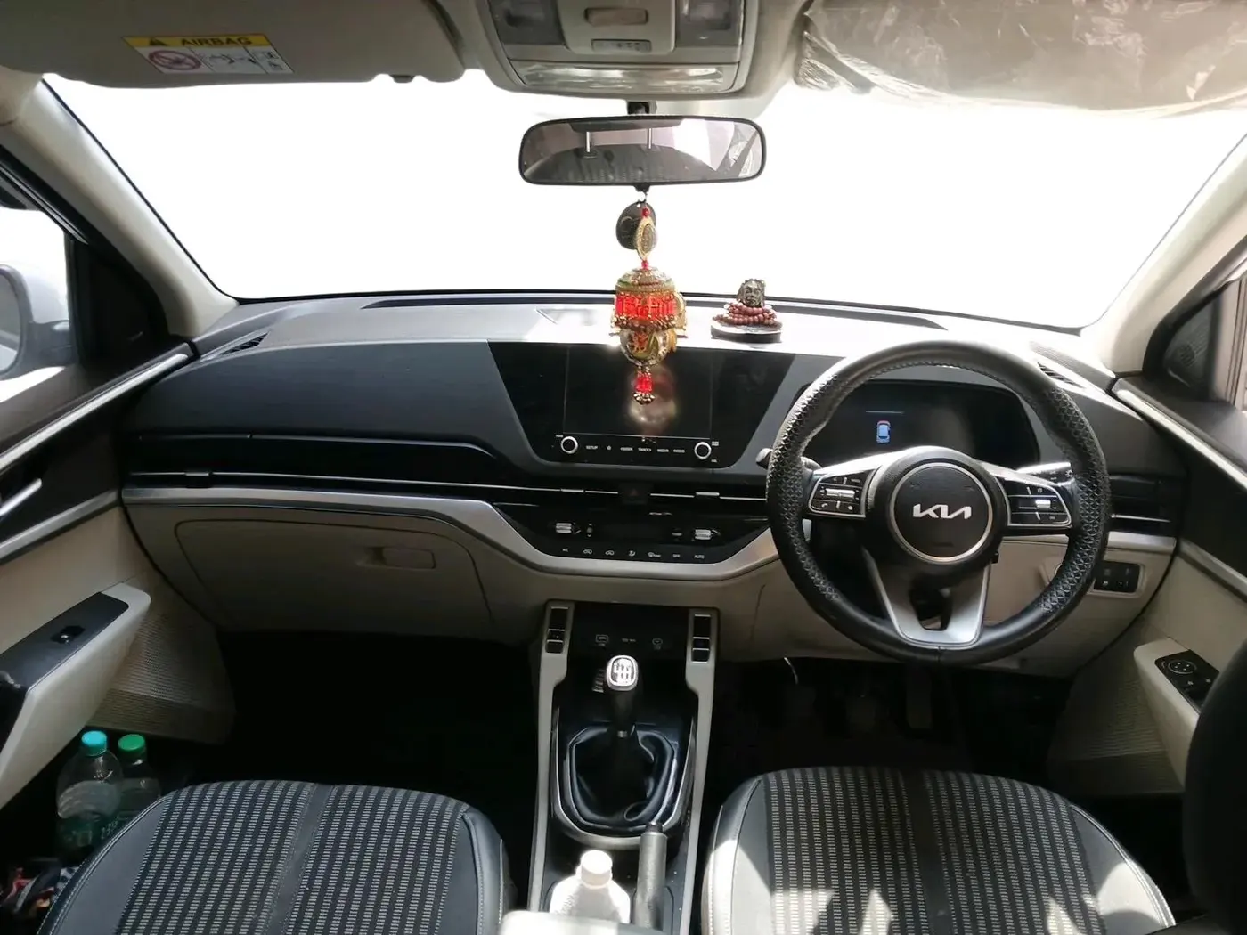 2024 KIA CARENS Prestige (O) 1.5 Petrol 7 STR, Petrol, Manual, 25,919 km, interior