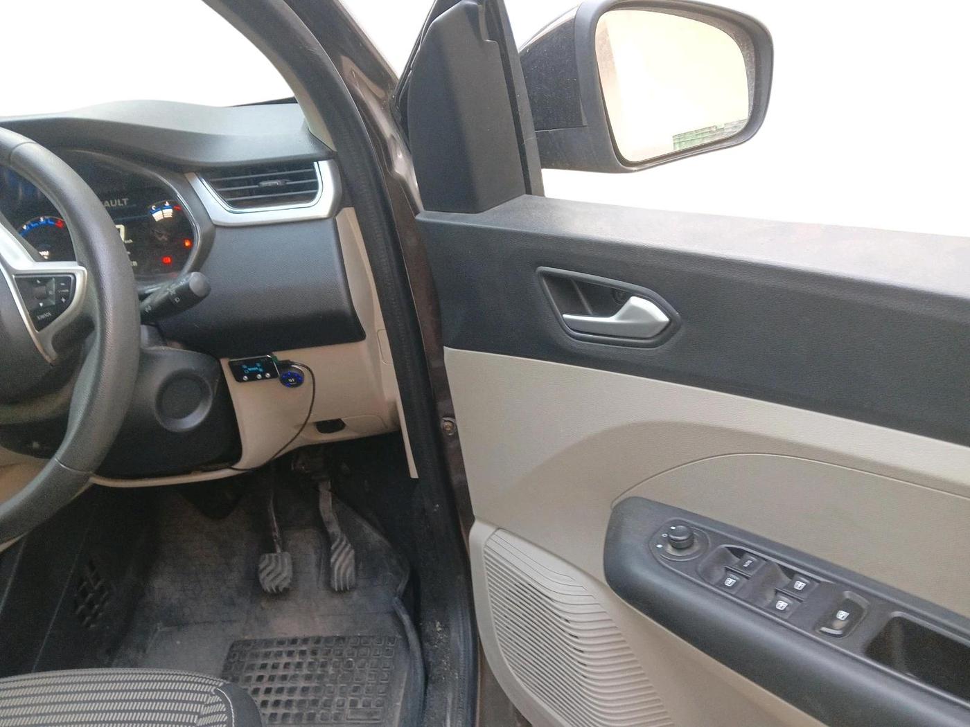 2023 Renault TRIBER RXZ AMT, CNG, Automatic, 33,503 km, interior