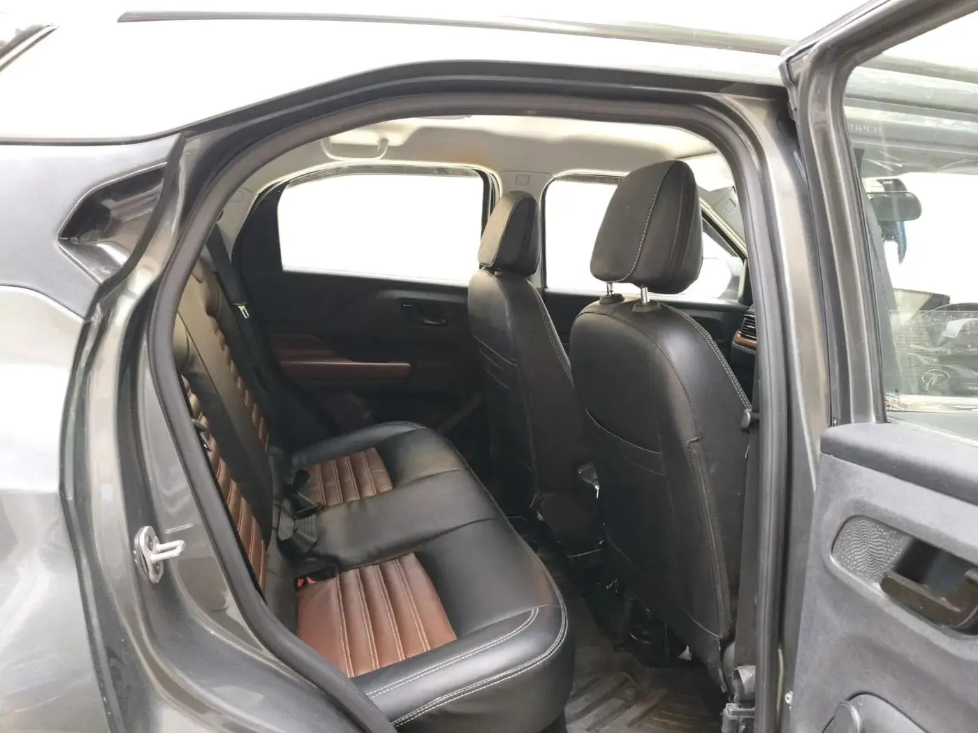 2024 Tata PUNCH PURE MT CNG, CNG, Manual, 9,511 km, interior