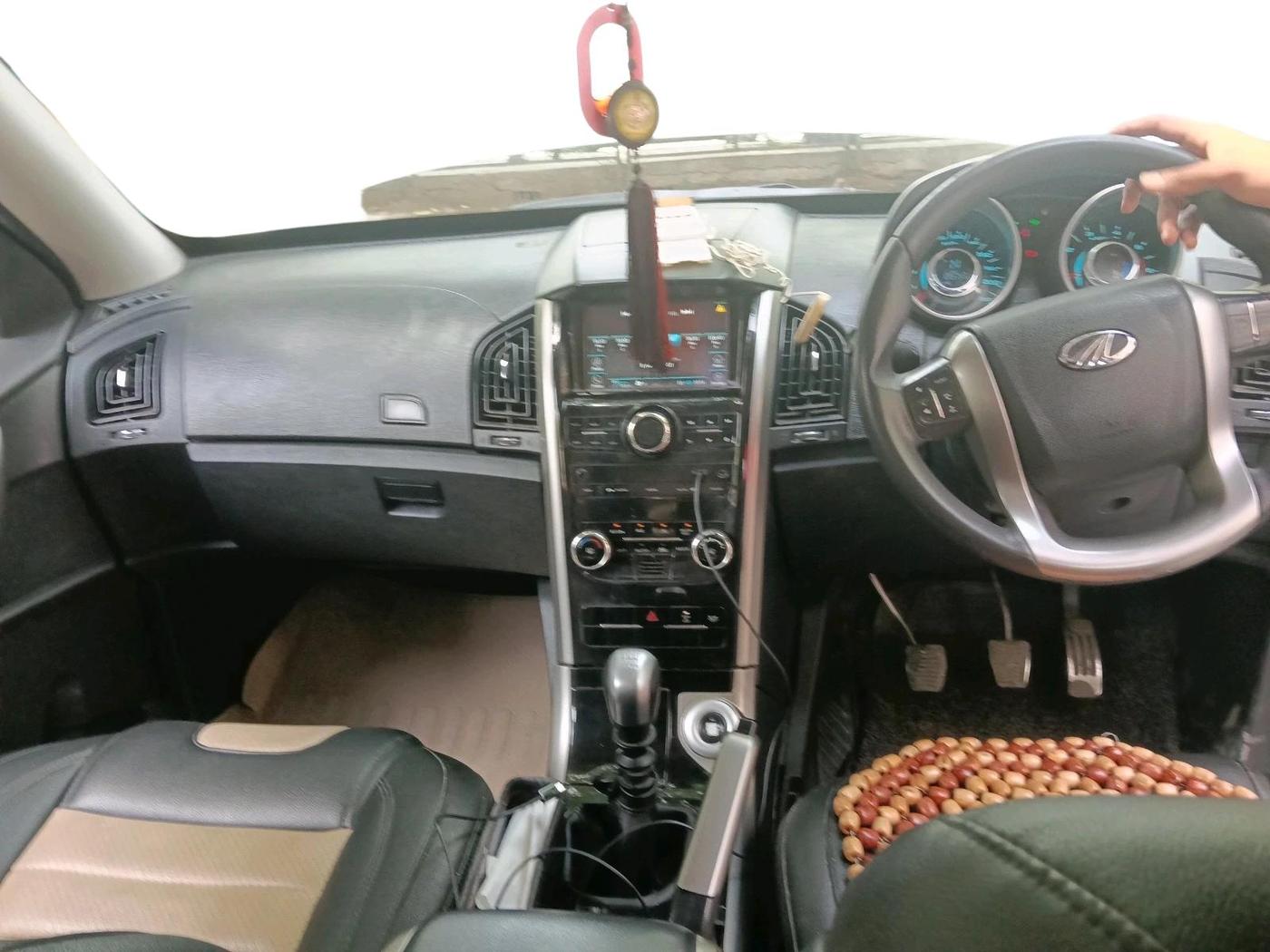 2019 Mahindra XUV500 W7, Diesel, Manual, 1,25,743 km, interior