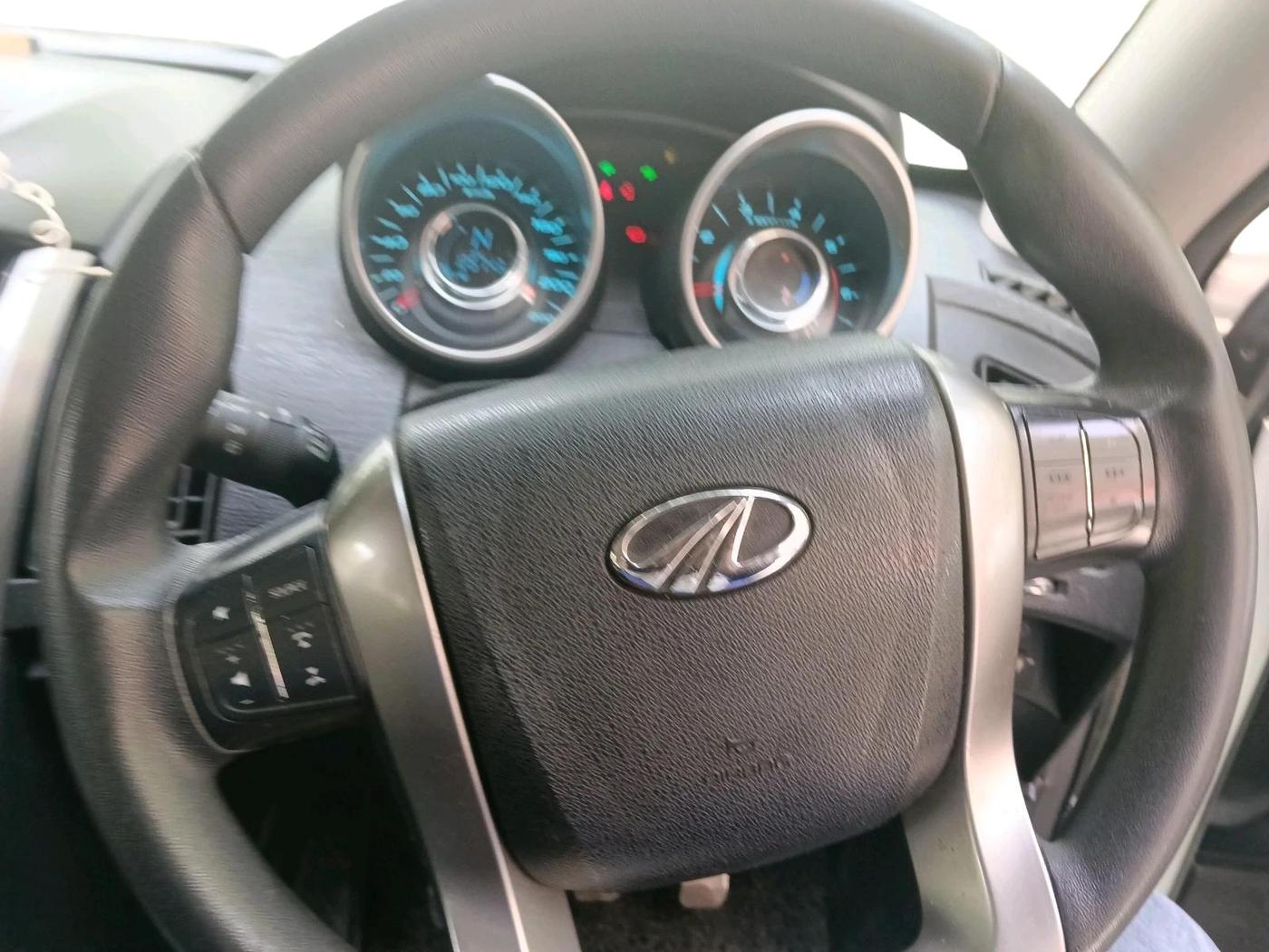 2019 Mahindra XUV500 W7, Diesel, Manual, 1,25,743 km, interior