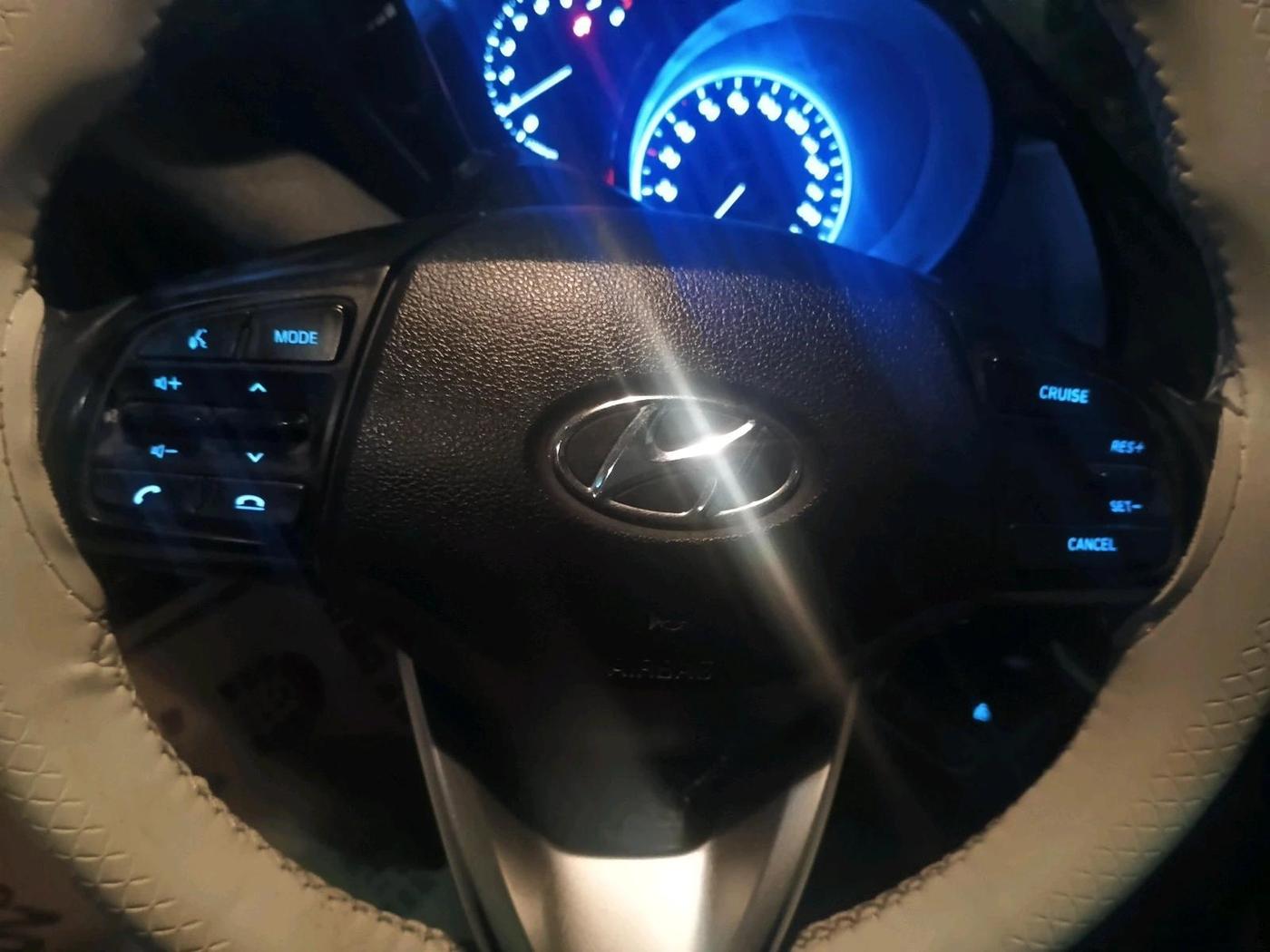 2019 Hyundai VENUE SX 1.0 TURBO, Petrol, Manual, 80,694 km, interior