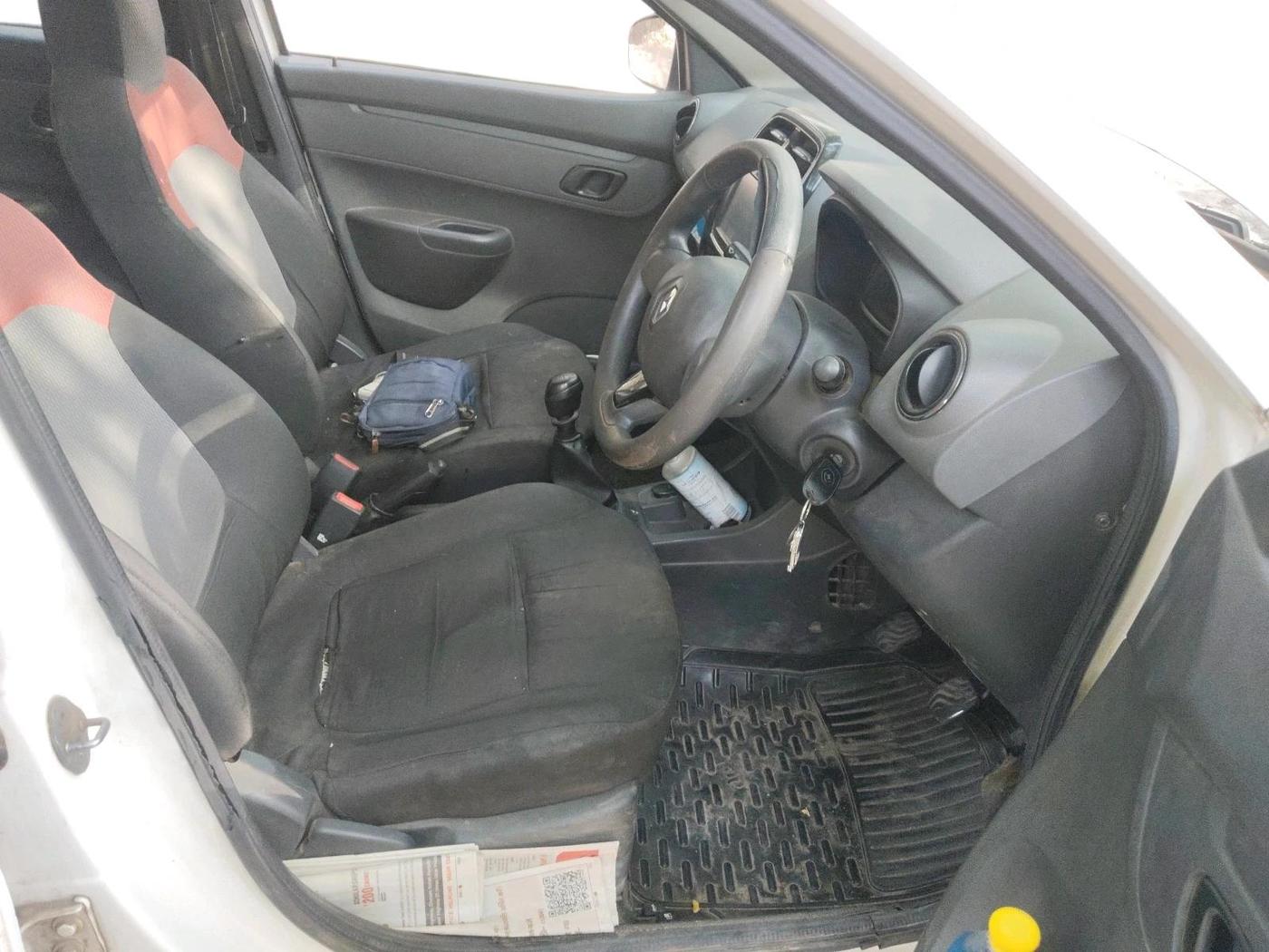 2016 Renault Kwid RXT 0.8, Petrol, Manual, 1,28,998 km, interior