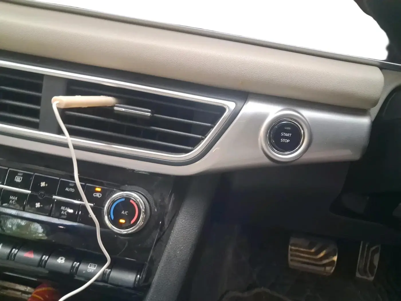 2021 Mahindra XUV700 AX 7 LUXURY P AT 7 STR, Petrol, Automatic, 24,854 km, interior