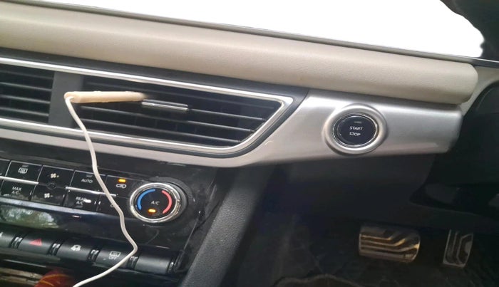 2021 Mahindra XUV700 AX 7 LUXURY P AT 7 STR, Petrol, Automatic, 24,854 km, interior