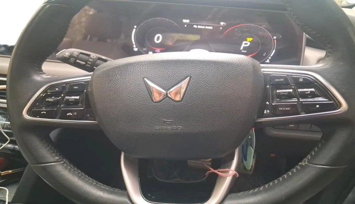 2021 Mahindra XUV700 AX 7 LUXURY P AT 7 STR, Petrol, Automatic, 24,854 km, interior