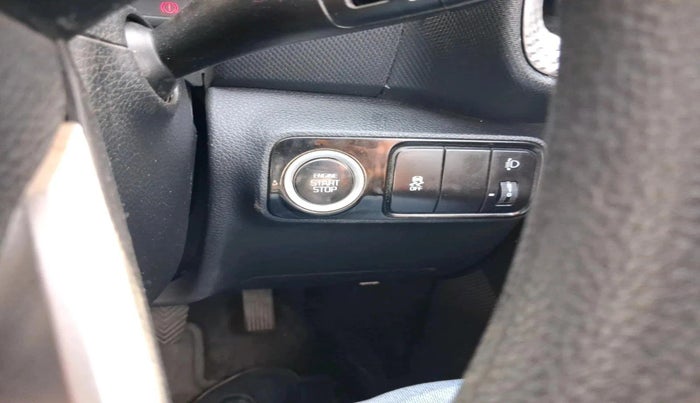 2022 KIA SONET HTK 1.2, Petrol, Manual, 55,000 km, interior