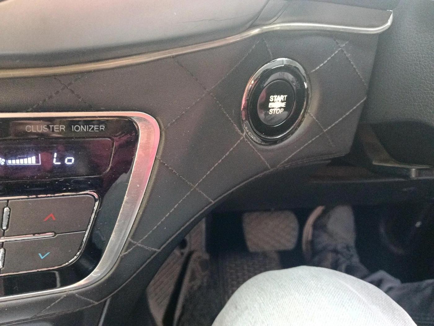2018 Mahindra ALTURAS G4 2WD AT, Diesel, Automatic, 1,98,311 km, interior