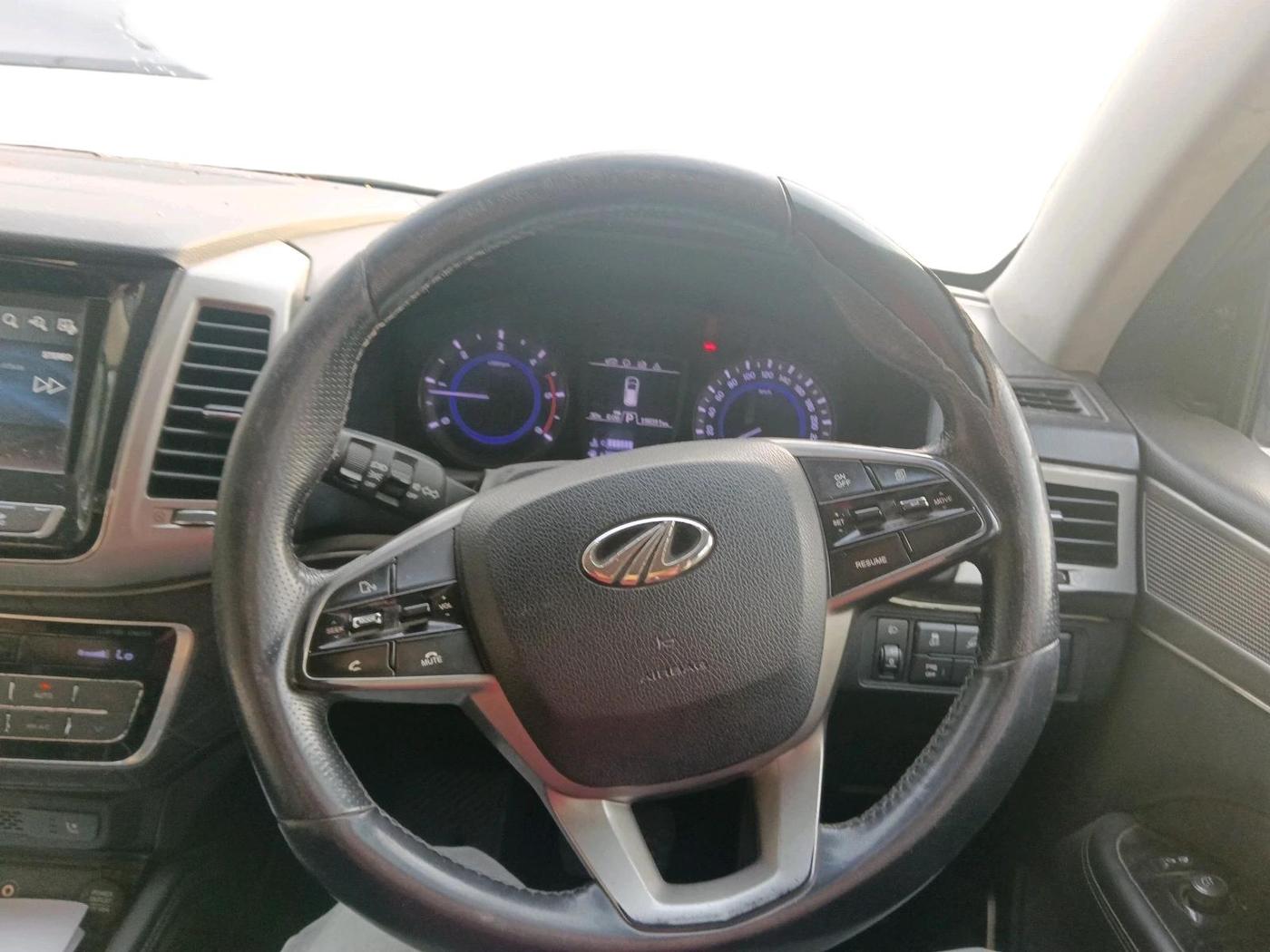 2018 Mahindra ALTURAS G4 2WD AT, Diesel, Automatic, 1,98,311 km, interior