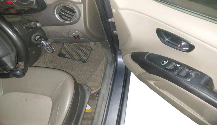 2014 Hyundai i10 SPORTZ 1.1, Petrol, Manual, 77,168 km, interior