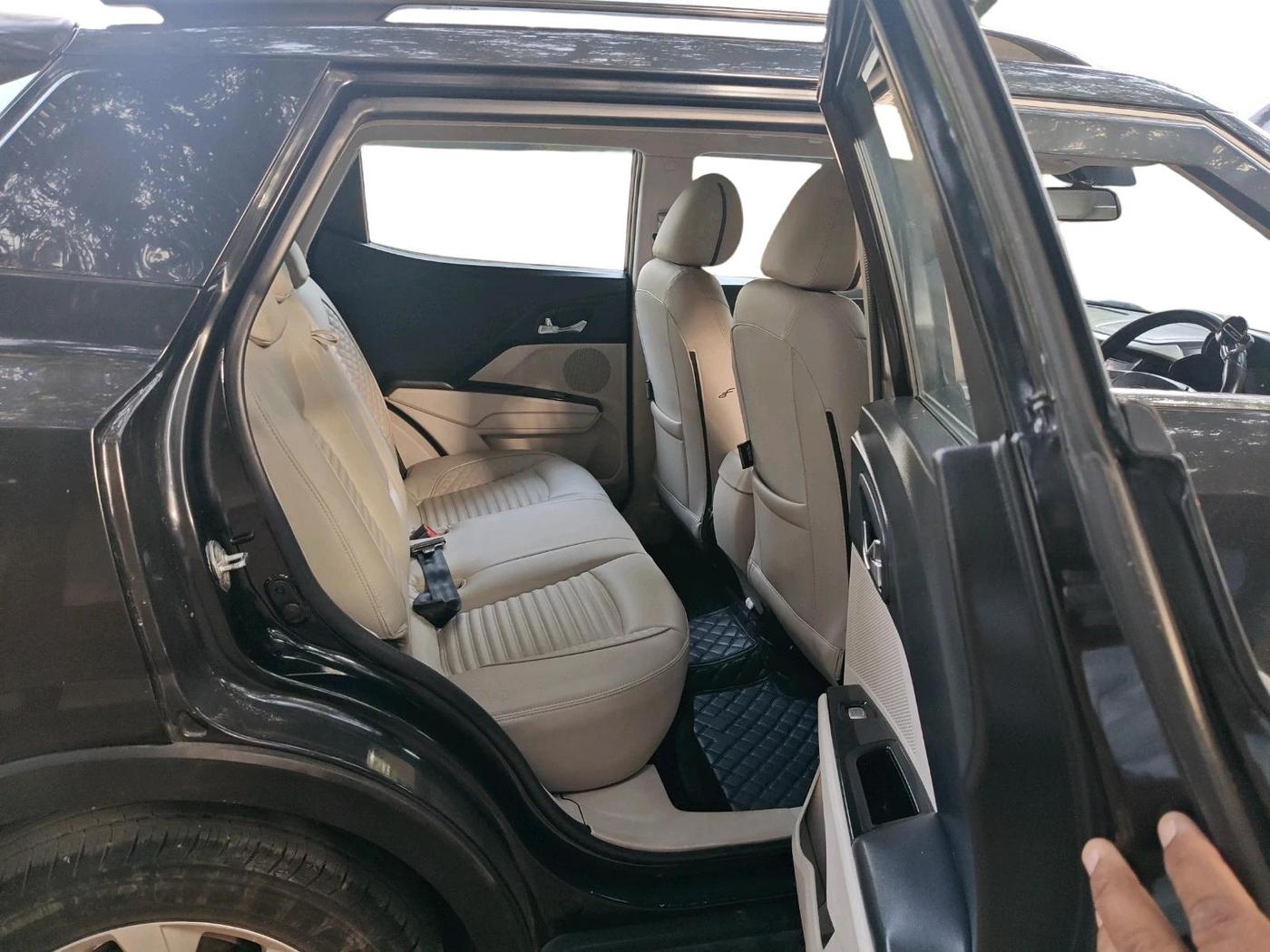 2019 Mahindra XUV300 W8 1.2 PETROL, Petrol, Manual, 59,535 km, interior
