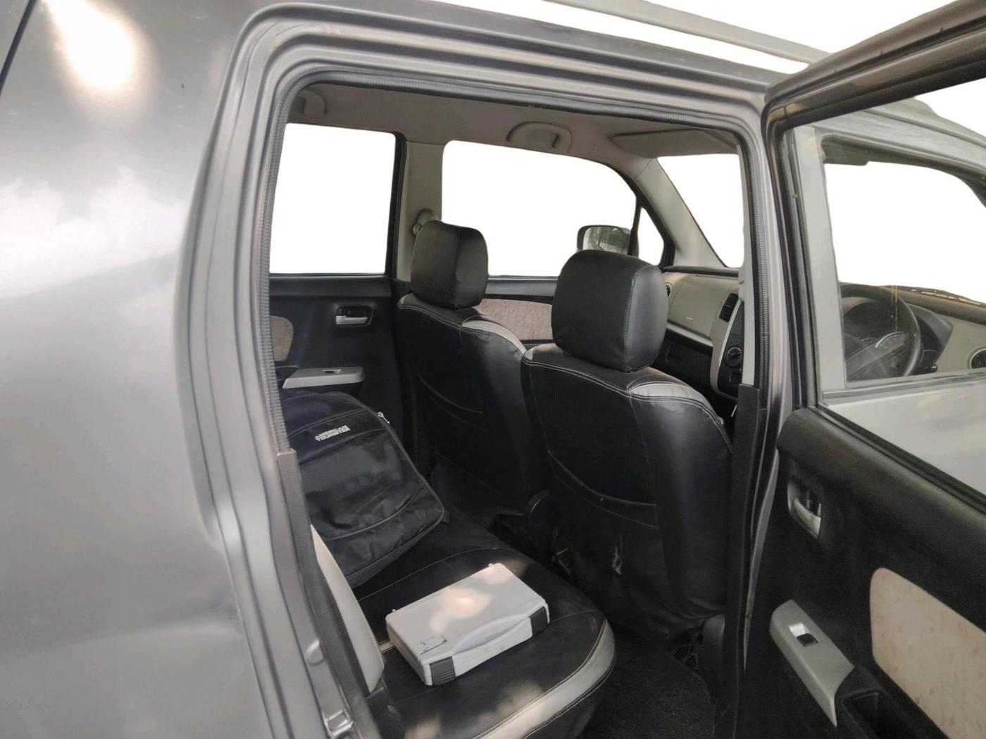 2015 Maruti Wagon R 1.0 VXI, CNG, Manual, 63,230 km, interior
