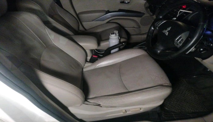 2011 Mitsubishi Outlander 2.4 MIVEC, Petrol, Automatic, 1,20,351 km, interior