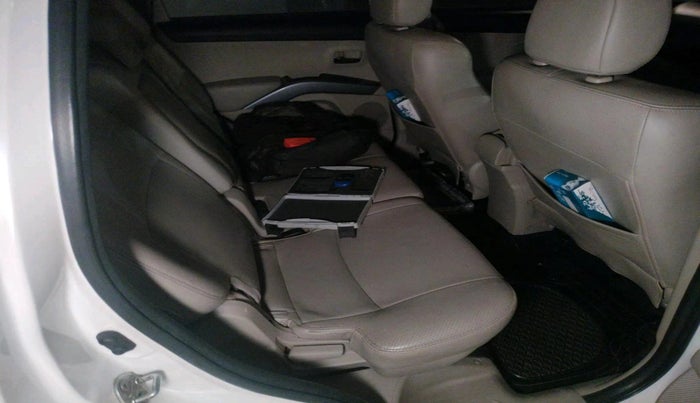 2011 Mitsubishi Outlander 2.4 MIVEC, Petrol, Automatic, 1,20,351 km, interior