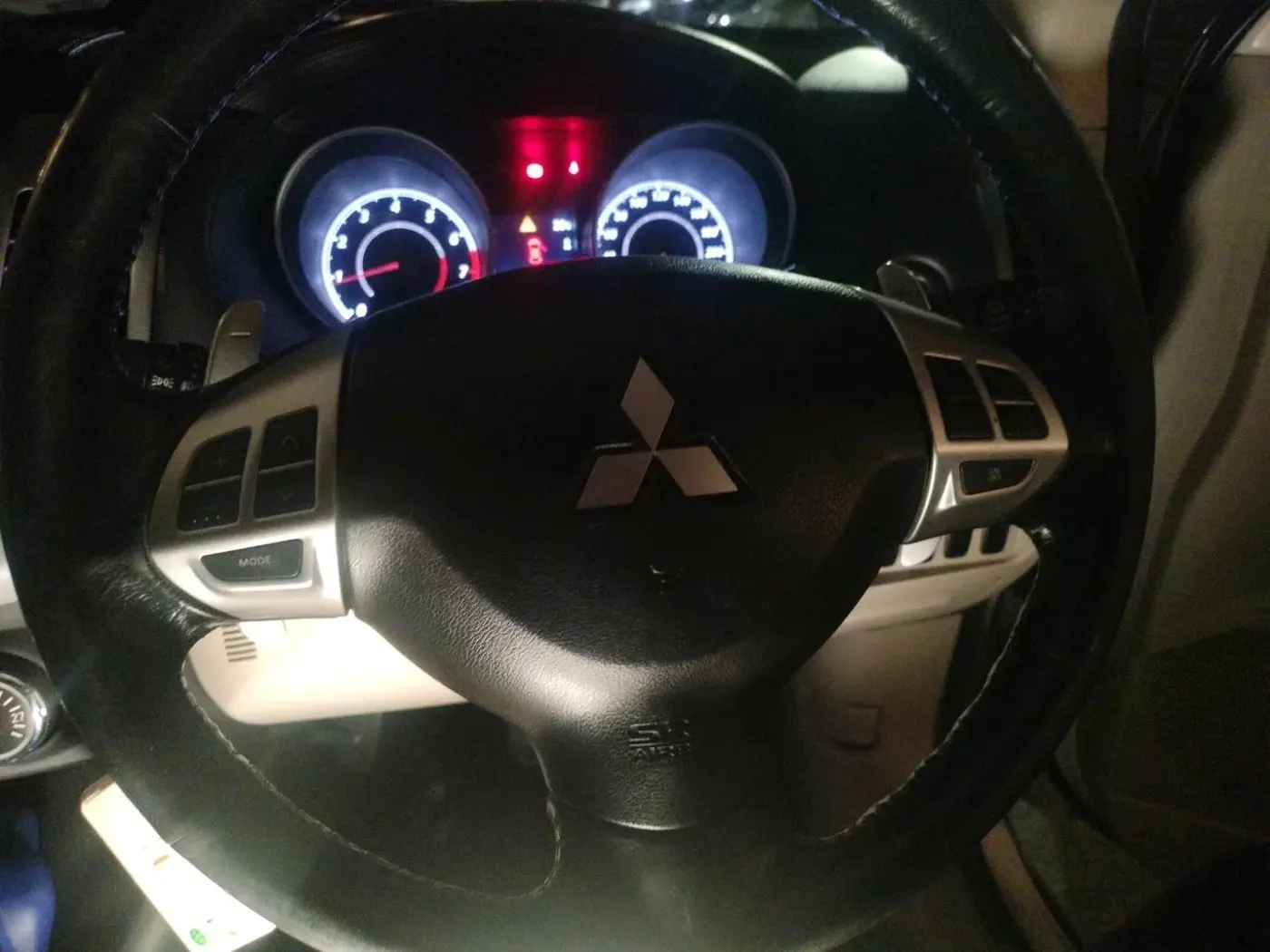 2011 Mitsubishi Outlander 2.4 MIVEC, Petrol, Automatic, 1,20,351 km, interior