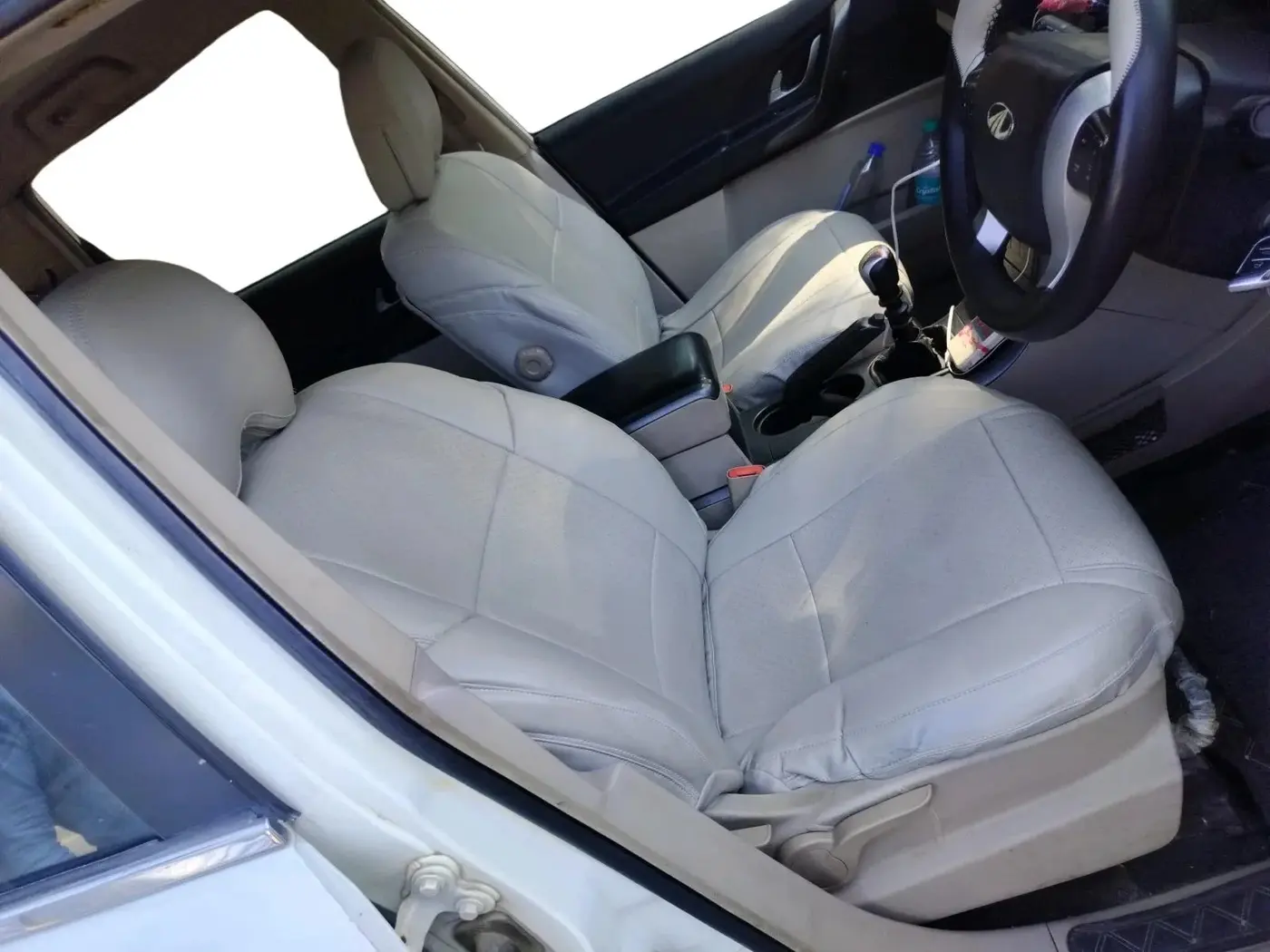 2017 Mahindra XUV500 W6 1.99, Diesel, Manual, 1,90,847 km, interior