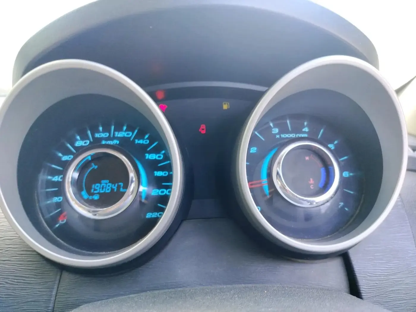 2017 Mahindra XUV500 W6 1.99, Diesel, Manual, 1,90,847 km, interior