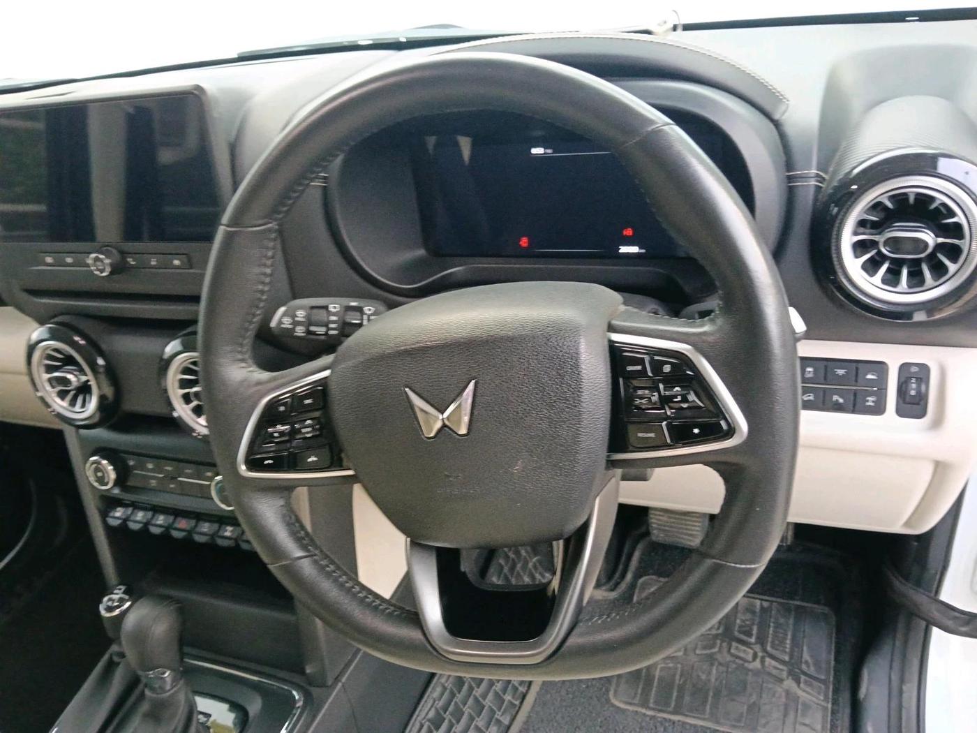 2024 Mahindra Thar Roxx AX7 L Diesel AT 4WD, Diesel, Automatic, 26,120 km, interior