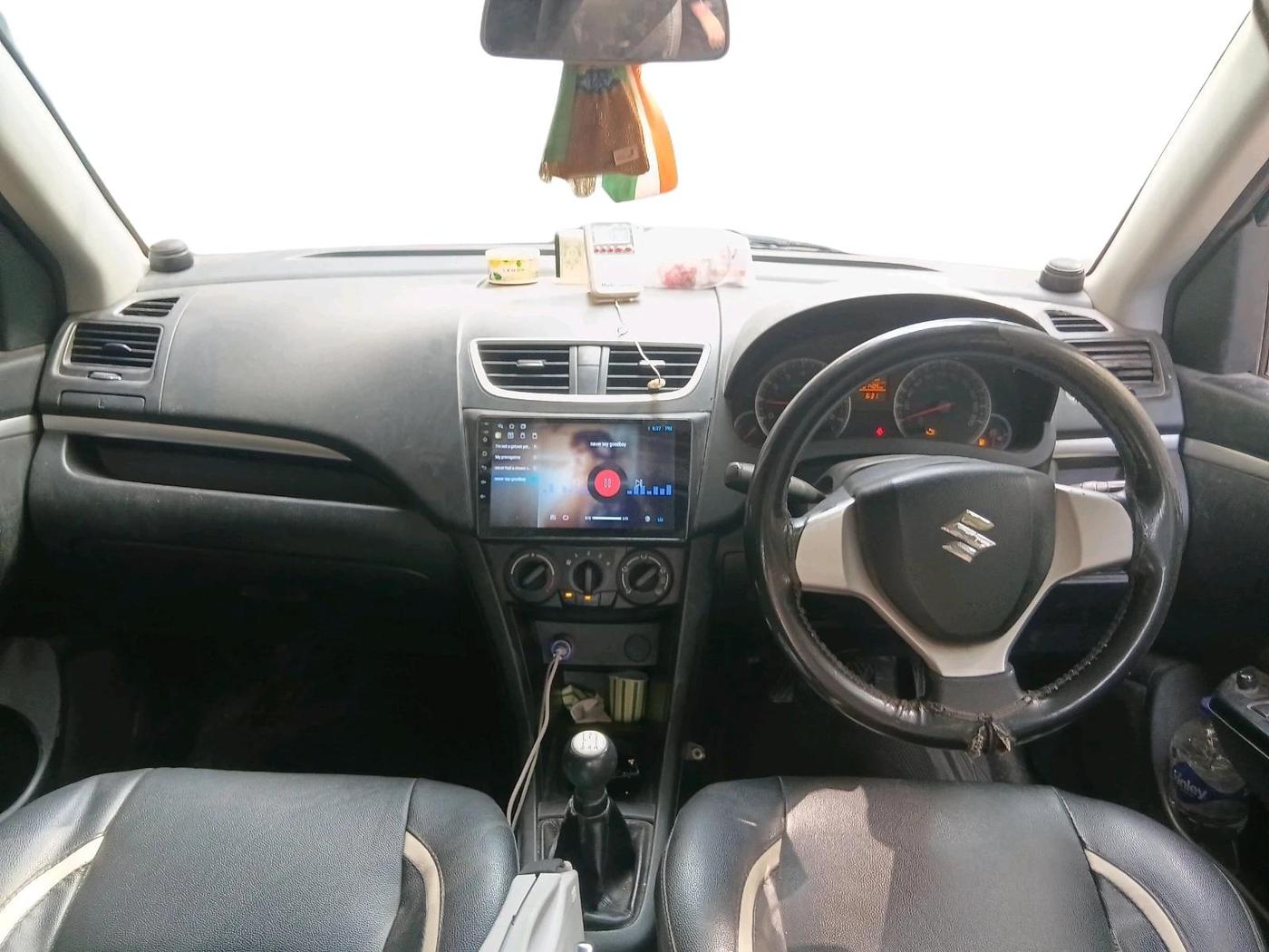 2011 Maruti Swift VXI, CNG, Manual, 1,01,406 km, interior