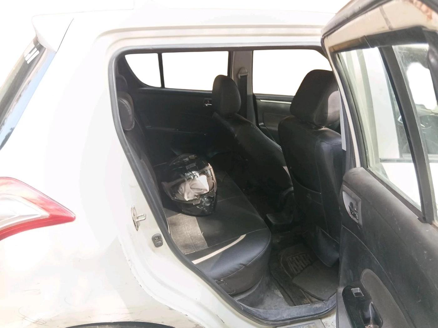 2011 Maruti Swift VXI, CNG, Manual, 1,01,406 km, interior