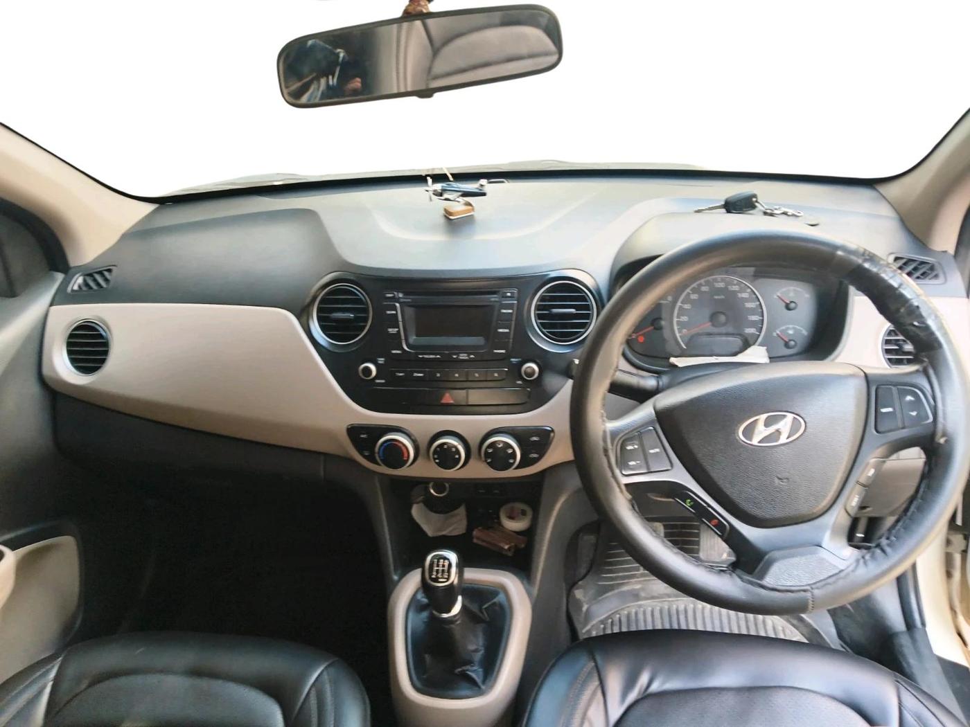 2015 Hyundai Grand i10 SPORTZ 1.2 KAPPA VTVT, Petrol, Manual, 71,900 km, interior