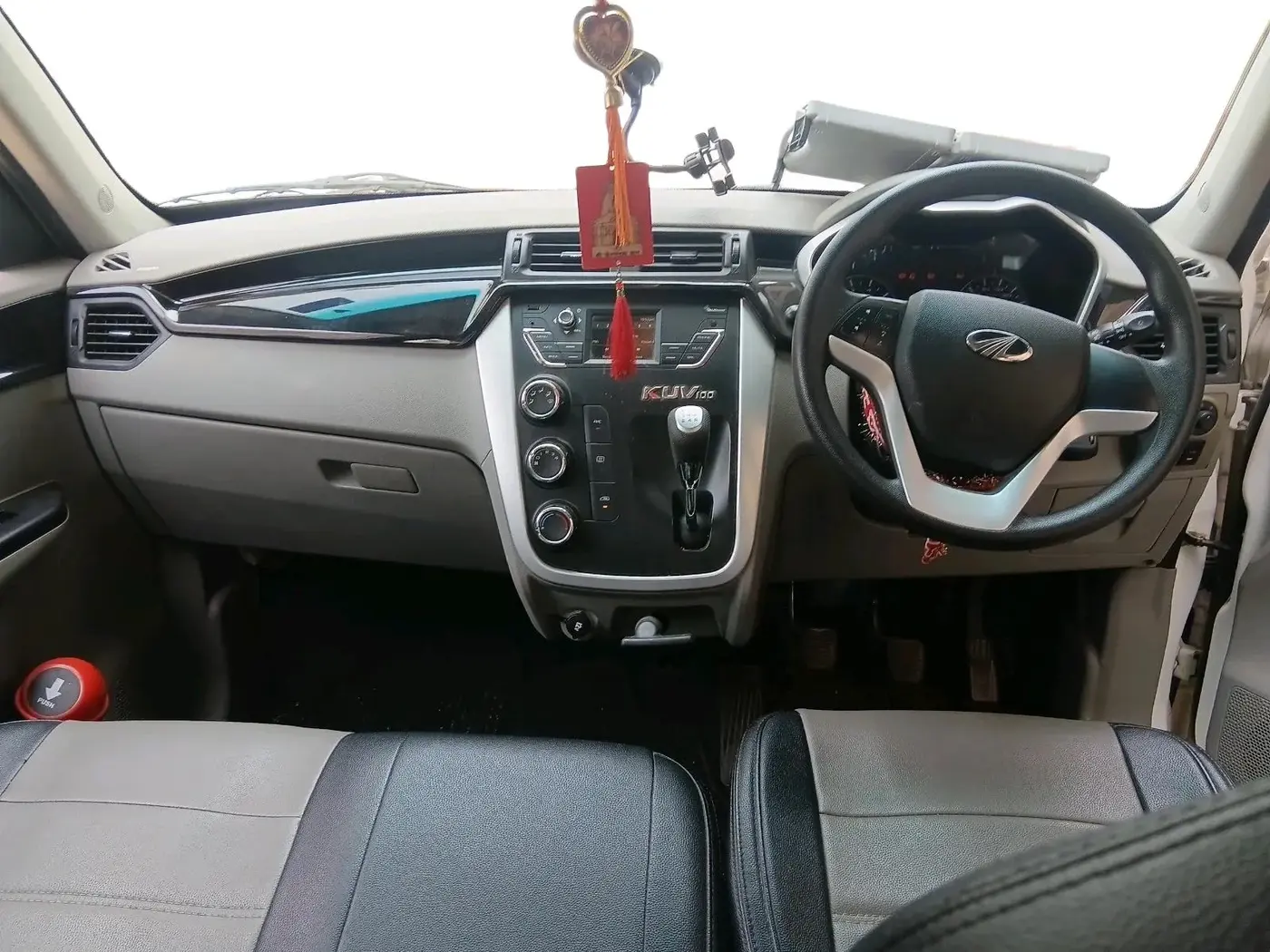 2017 Mahindra Kuv100 K8 6 STR, Petrol, Manual, 26,932 km, interior