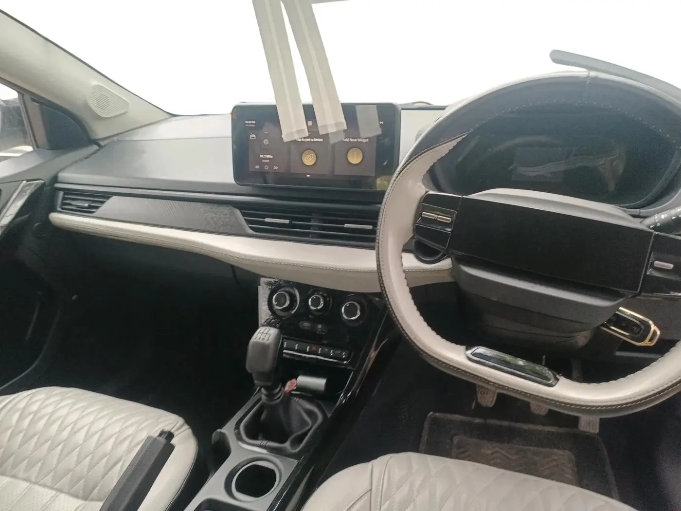 2025 Tata NEXON Pure Plus (S) 1.2 iCNG 6MT, CNG, Manual, 24,507 km, interior