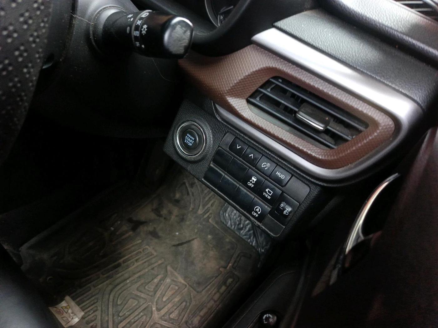 2022 Maruti BREZZA ZXI + SMART HYBRID, Petrol, Manual, 39,941 km, interior