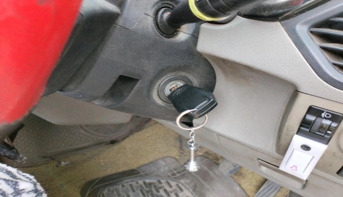 2017 Mahindra Kuv100 K8 6 STR, CNG, Manual, 1,26,425 km, interior