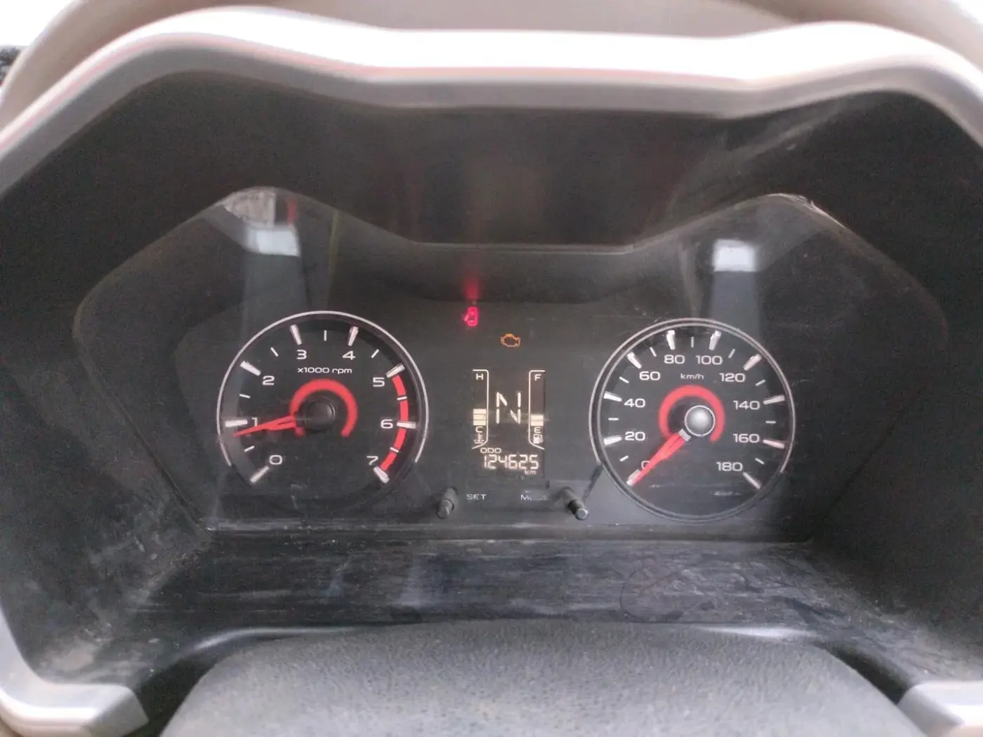 2017 Mahindra Kuv100 K8 6 STR, CNG, Manual, 1,26,425 km, interior