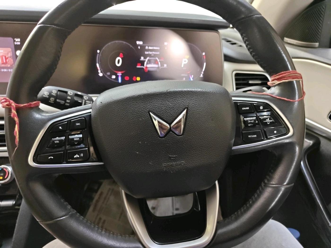 2021 Mahindra XUV700 AX 7 LUXURY P AT 7 STR, Petrol, Automatic, 90,474 km, interior