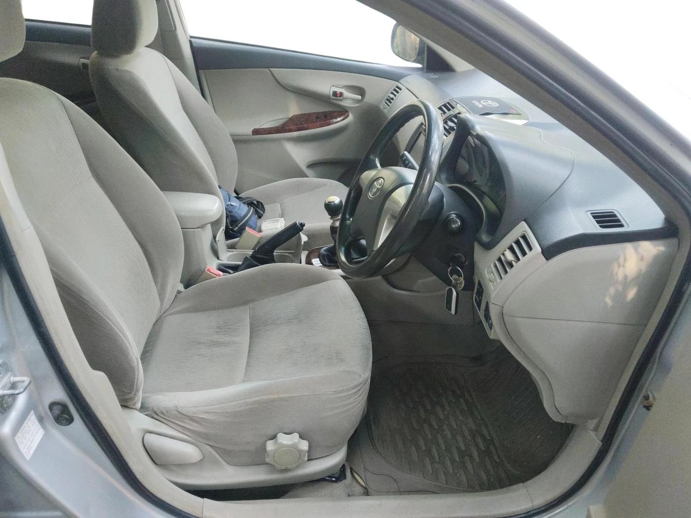 2013 Toyota Corolla Altis J S PETROL, Petrol, Manual, 1,22,135 km, interior