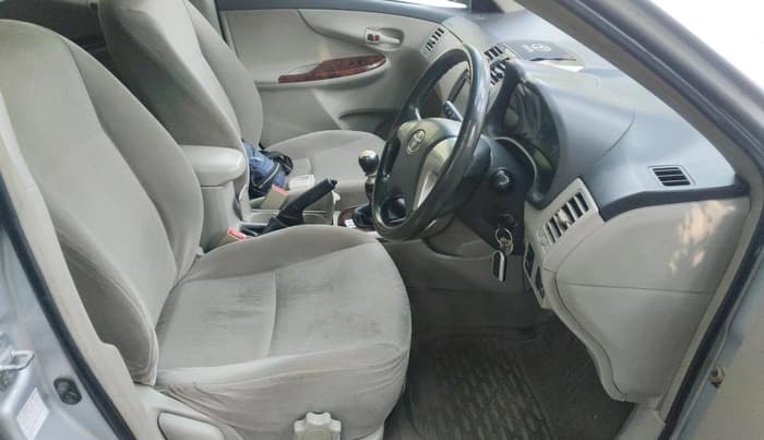 2013 Toyota Corolla Altis J S PETROL, Petrol, Manual, 1,22,135 km, interior