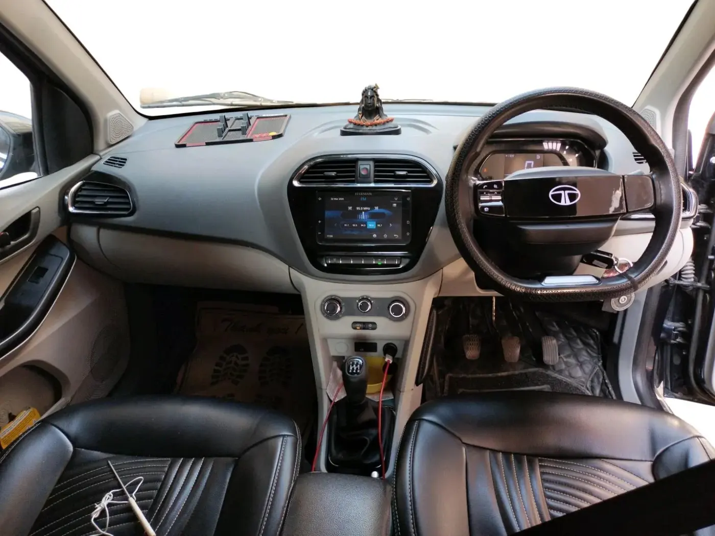 2025 Tata Tiago XT CNG, CNG, Manual, 23,229 km, interior