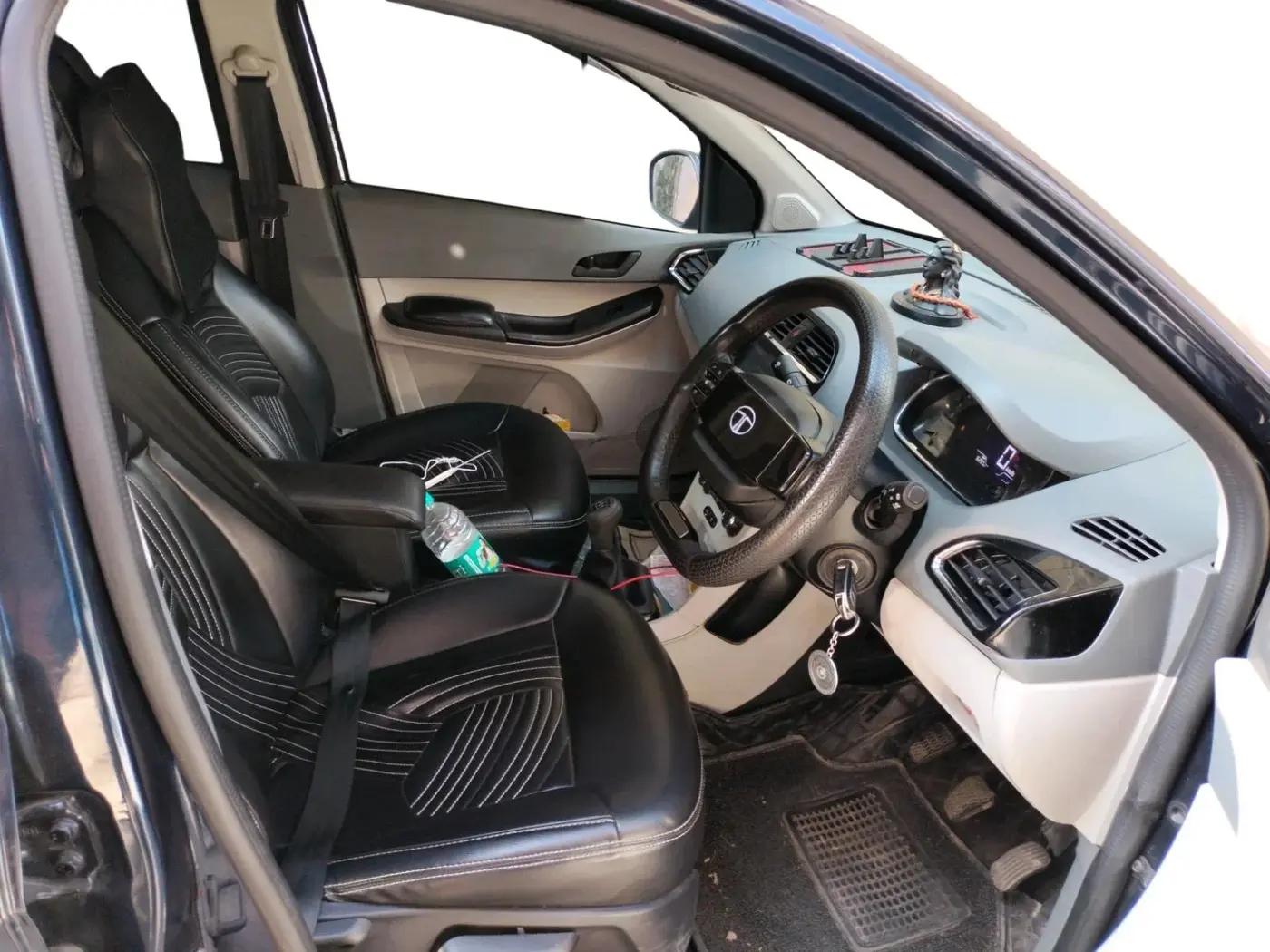 2025 Tata Tiago XT CNG, CNG, Manual, 23,229 km, interior