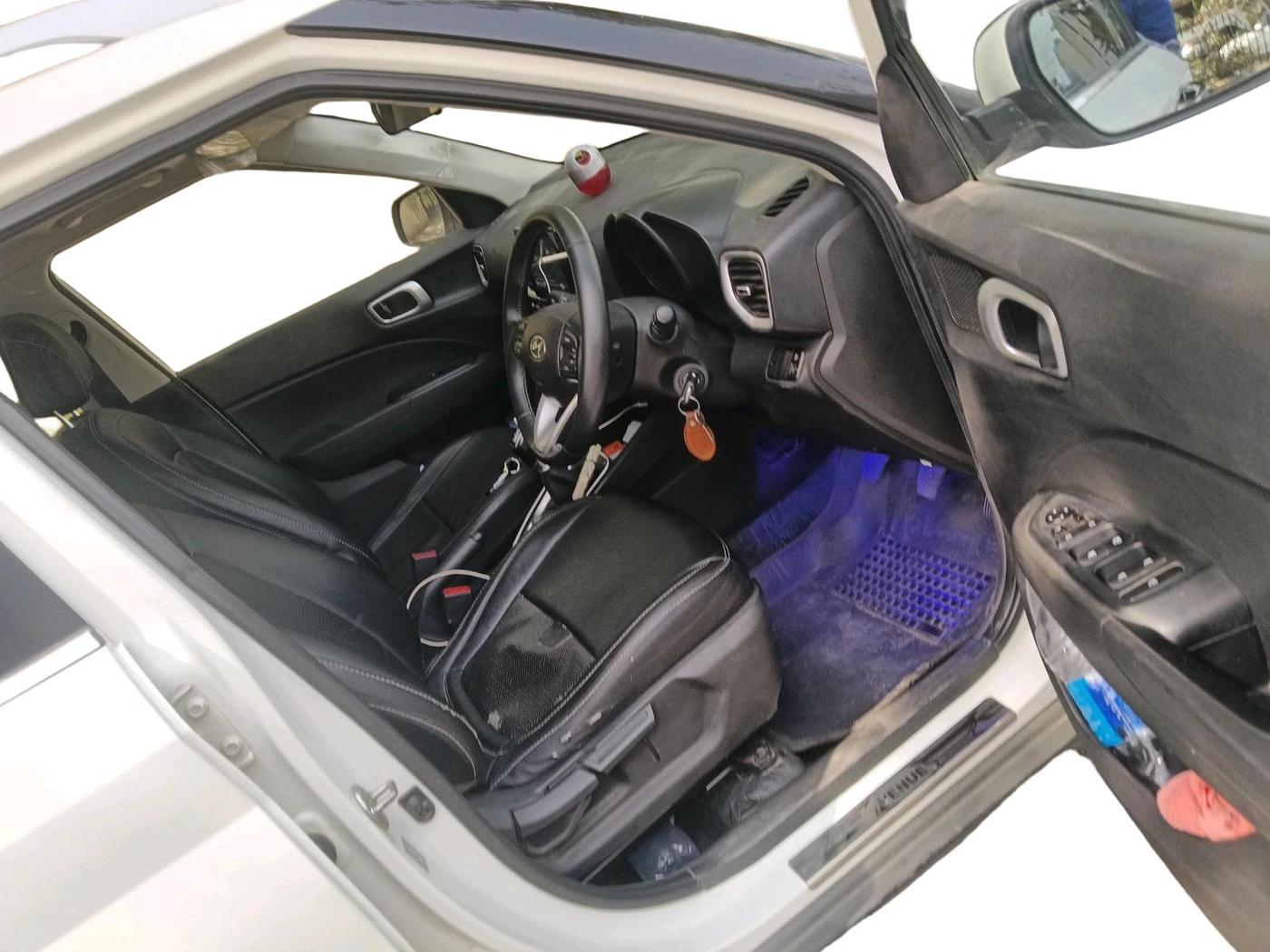 2019 Hyundai VENUE SX 1.0 TURBO, Petrol, Manual, 34,883 km, interior