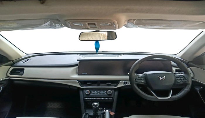 2024 Mahindra XUV700 AX 5 P MT 7 STR, Petrol, Manual, 14,480 km, interior