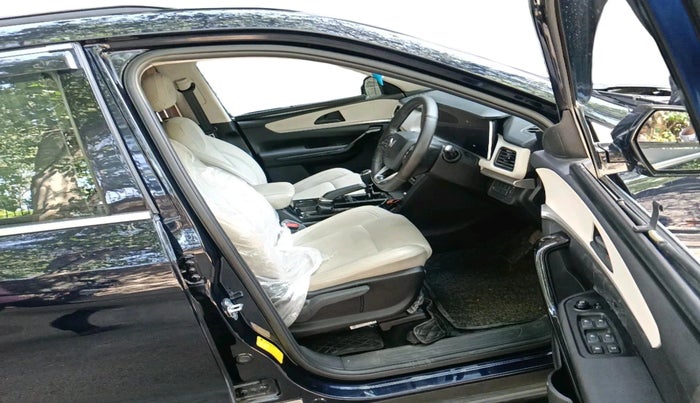 2024 Mahindra XUV700 AX 5 P MT 7 STR, Petrol, Manual, 14,480 km, interior