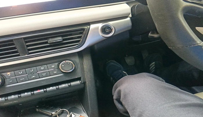 2024 Mahindra XUV700 AX 5 P MT 7 STR, Petrol, Manual, 14,480 km, interior