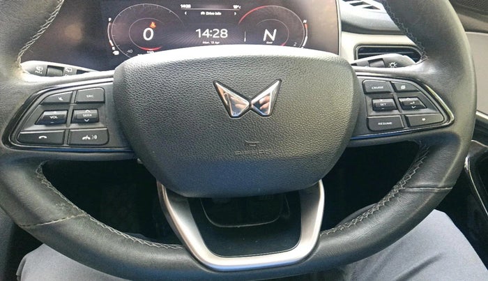 2024 Mahindra XUV700 AX 5 P MT 7 STR, Petrol, Manual, 14,480 km, interior