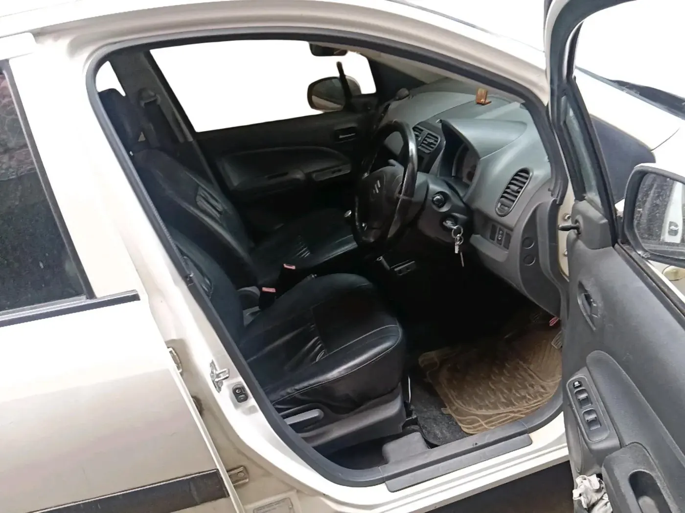 2011 Maruti Ritz LXI, Petrol, Manual, 60,254 km, interior