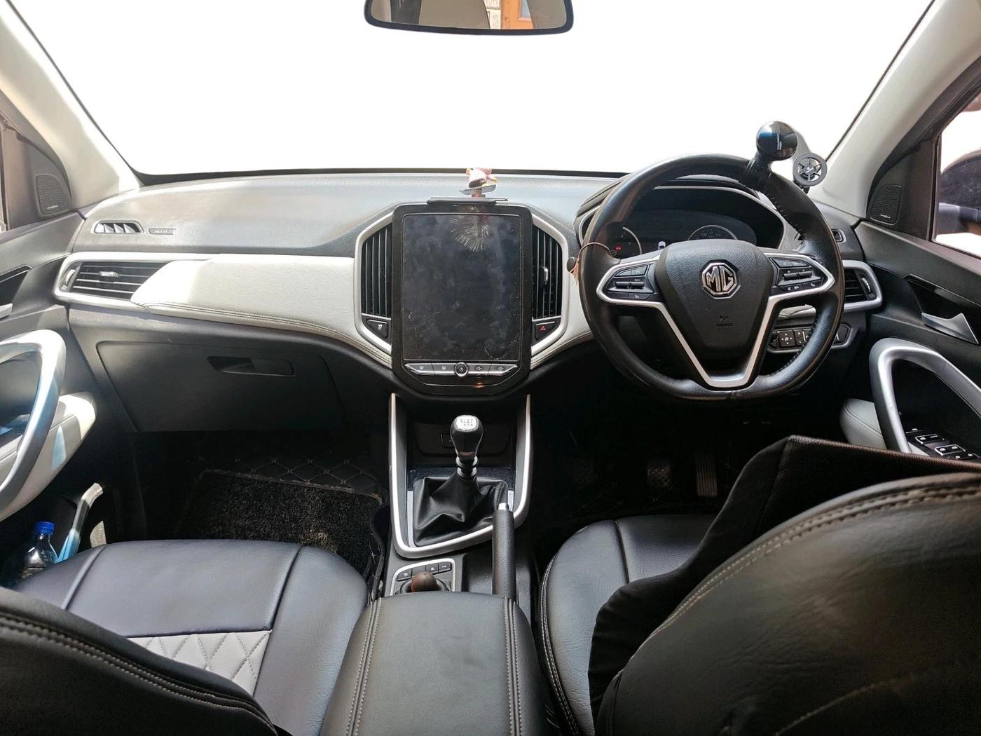 2022 MG HECTOR PLUS SUPER 1.5 PETROL TURBO HYBRID MT 7-STR, Petrol, Manual, 34,977 km, interior