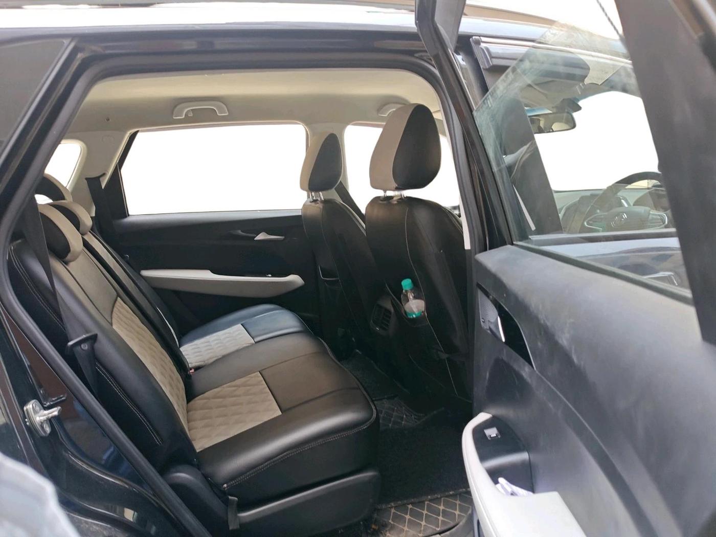 2022 MG HECTOR PLUS SUPER 1.5 PETROL TURBO HYBRID MT 7-STR, Petrol, Manual, 34,977 km, interior