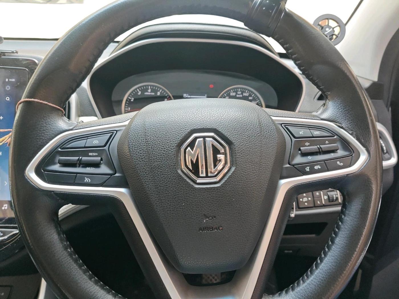 2022 MG HECTOR PLUS SUPER 1.5 PETROL TURBO HYBRID MT 7-STR, Petrol, Manual, 34,977 km, interior